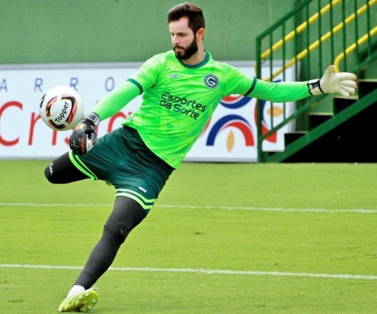 Goleiro Marcelo Rangel durante aquecimento