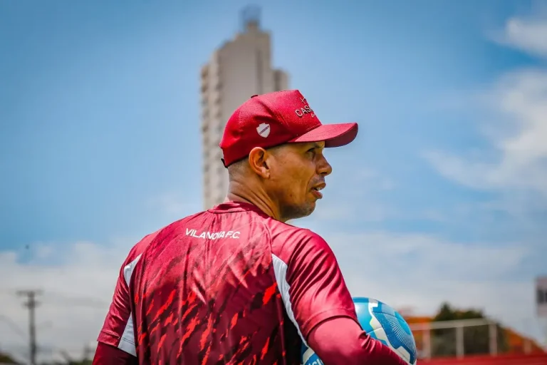 Com mais de um time de reforços, Vila Nova se reapresenta nesta terça-feira (26)