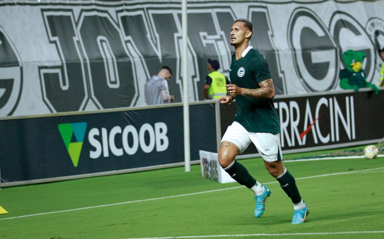 Após marca o gol da vitória do Goiás, Breno Herculano celebra: “alegria é imensa”