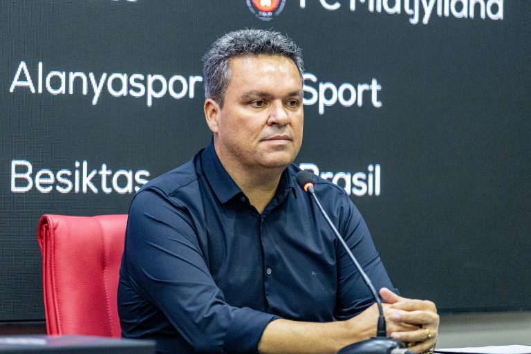 Adson Batista em entrevista coletiva