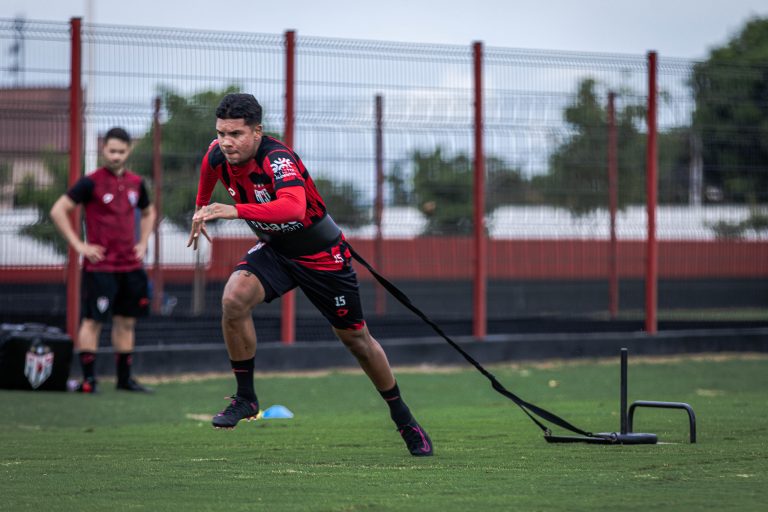 Zuleta treinando no CT do Dragão