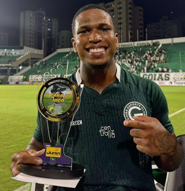Autor do gol da vitória do Goiás, Juninho celebra: “é uma emoção muito grande”