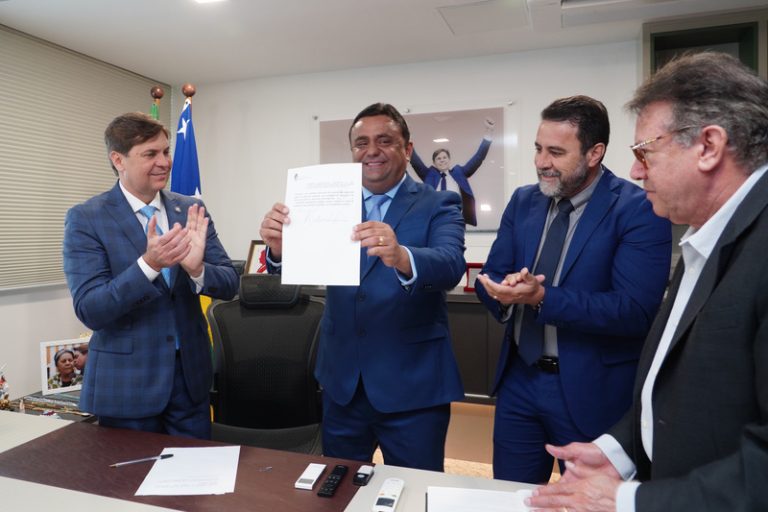 Ex-prefeito de Luziânia toma posse na Alego no lugar de Fred Rodrigues