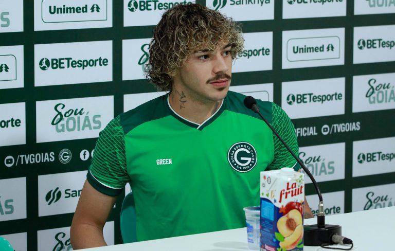 Zagueiro, Yan Souto, antes da sua entrevista coletiva pré jogo, da 8ª rodada do Campeonato Goiano.