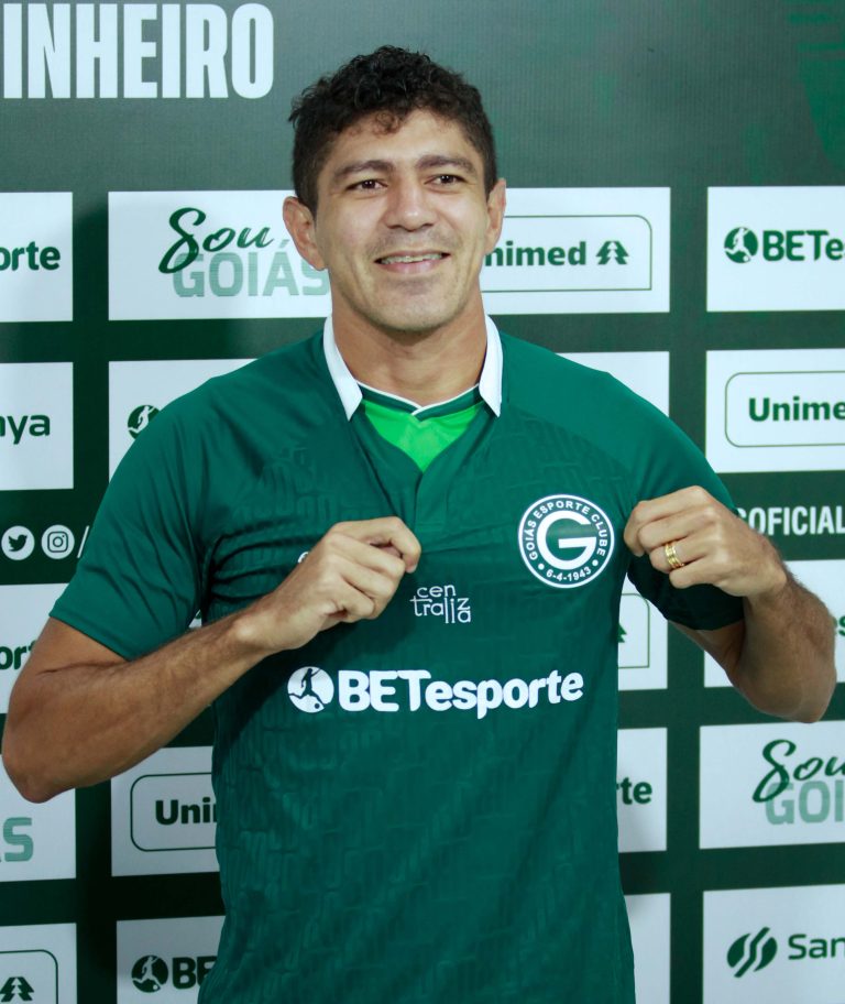 O volante Edson Felipe, foi apresentado na manhã desta terça feira, 27, no Goiás