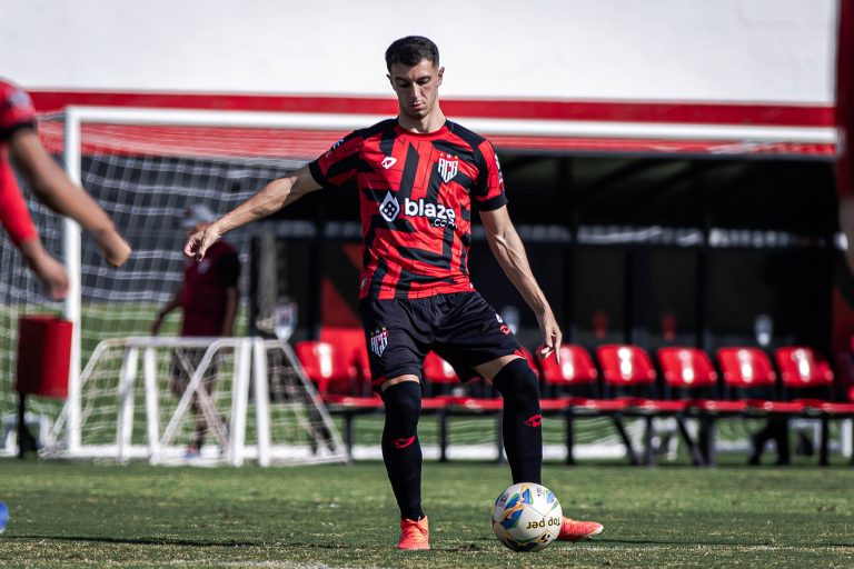 Shaylon treinando no CT do Dragão 2024