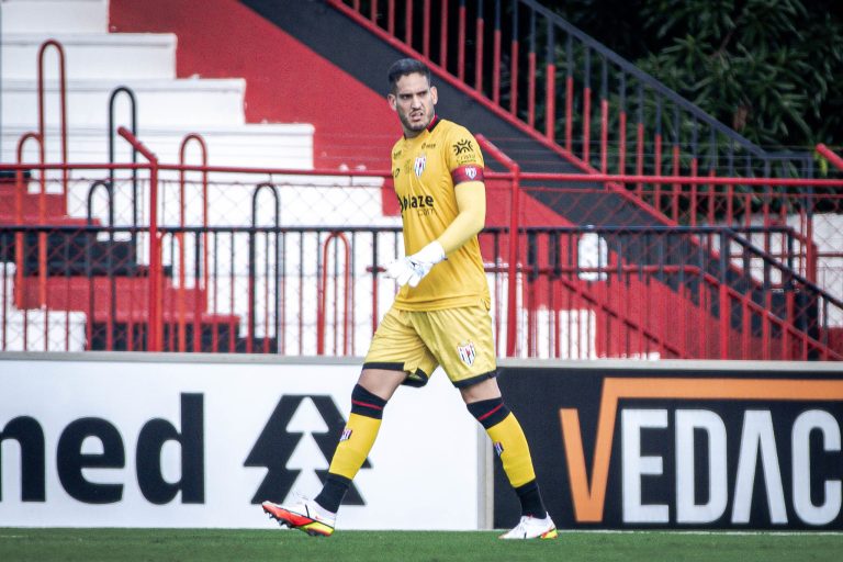 Ronaldo atuando pelo Atlético Goianiense