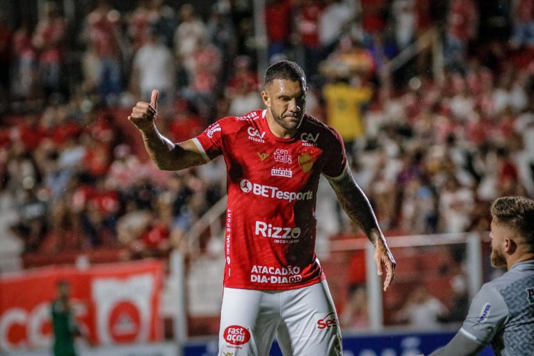 Vila Nova deve poupar jogadores e mudar o time contra o Goianésia