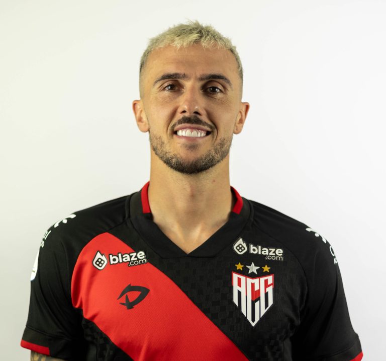 Gustavo Campanharo com a camisa do Atlético Goianiense