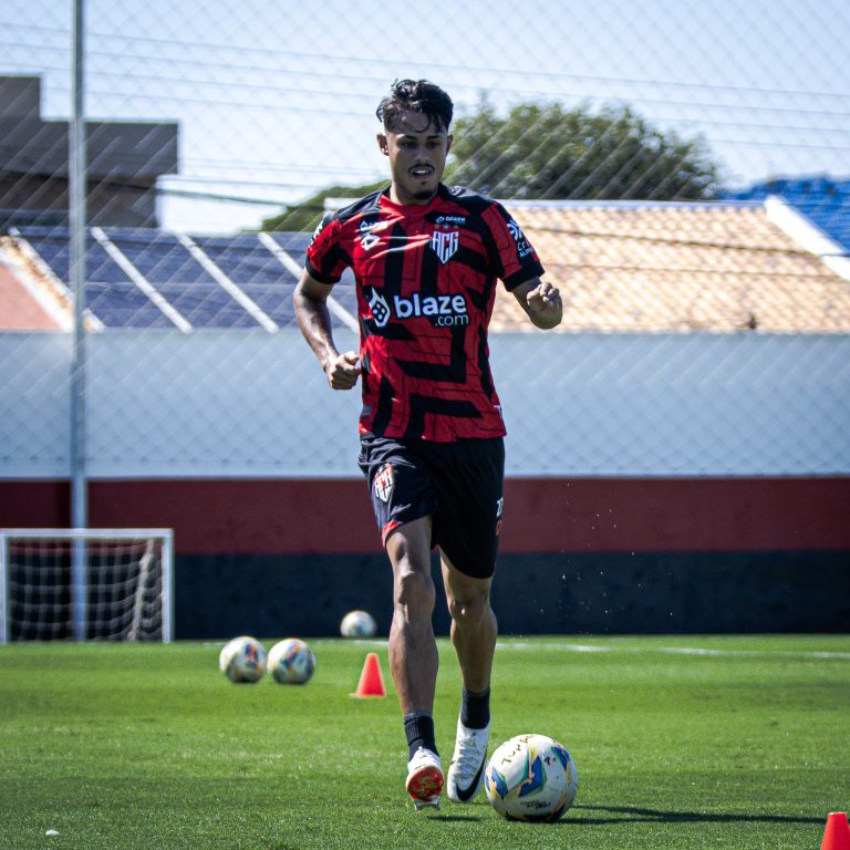 Gabriel Barros treinando no CT do Dragão