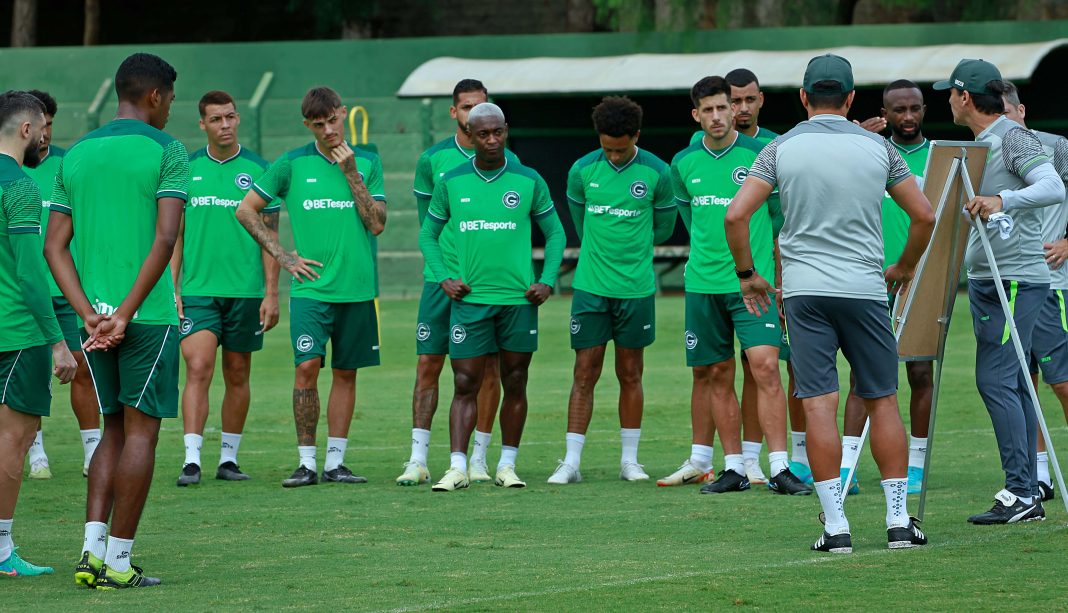 O Goiás do técnico Zé Ricardo pode ter 4 mudanças na equipe titular pra dar minutagem a jogadores que ainda não estrearam com a camisa do Goiás.