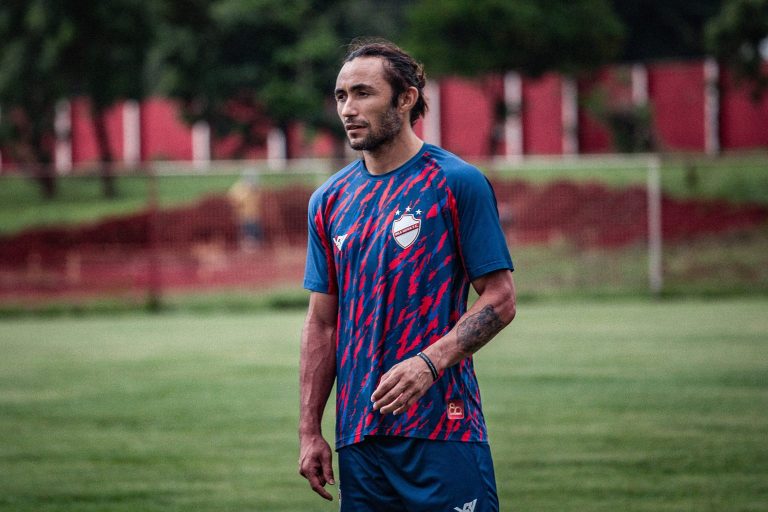 Vila Nova vive a expectativa de contar com os retornos de Apodi e Naninho no clássico contra o Goiás