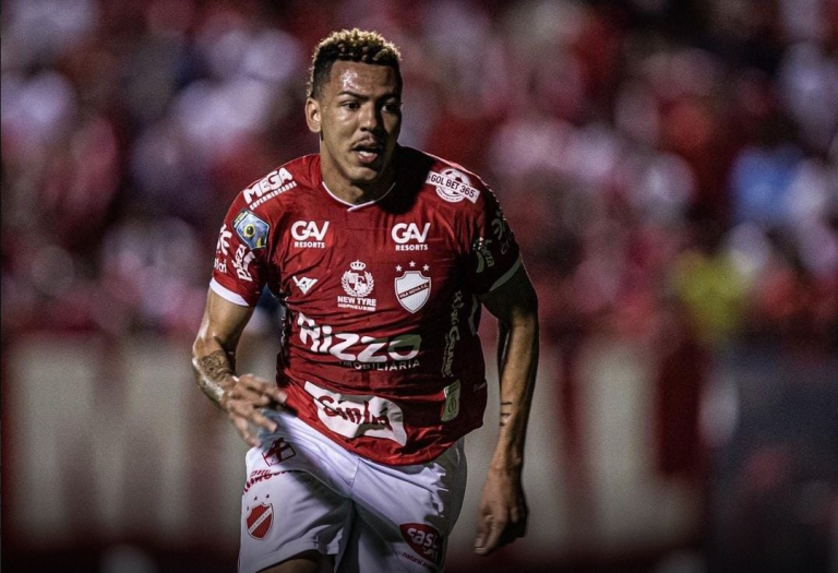 Vasco acerta contratação do atacante, Clayton que deve render milhões ao Vila Nova