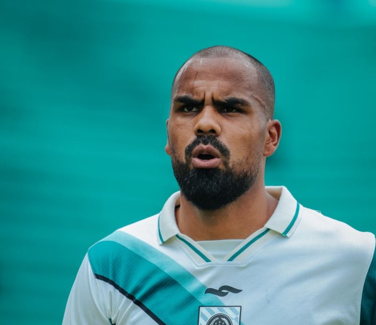 Thales Lira jogando na Indonésia