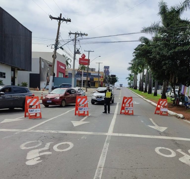 Prefeitura interdita Avenida Leste Oeste parcialmente para reformas na pista