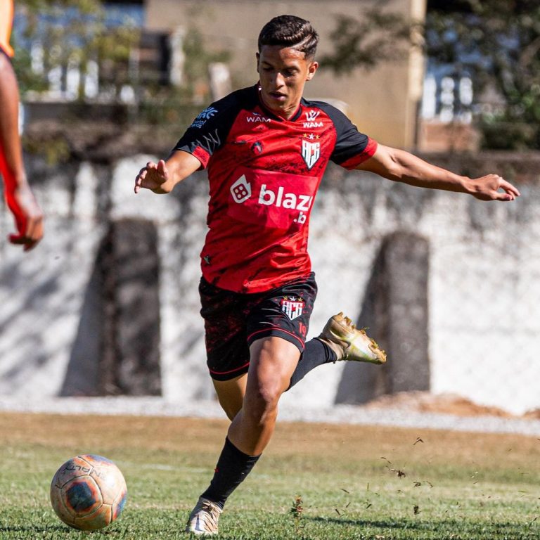 Gustavo Almeida treinando com o sub-20