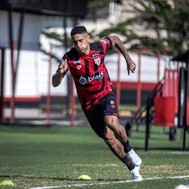 Bruno Tubarão treinando no CT do Dragão