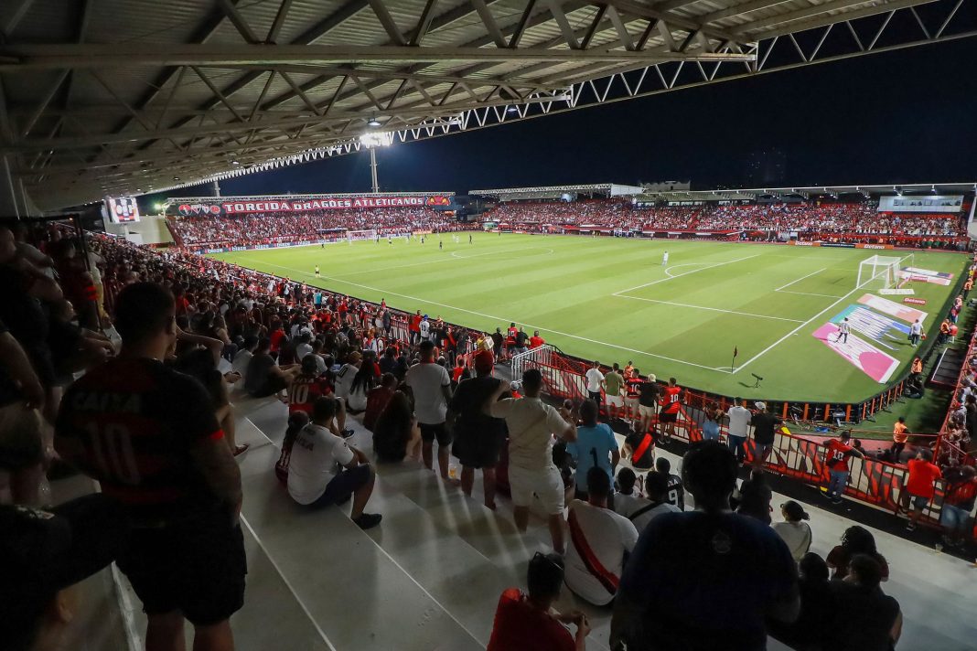 Estádio Antônio Accioly com lotação