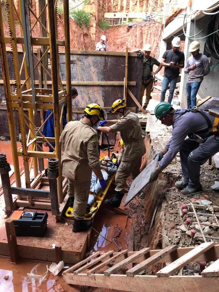 Homem cai de altura de 10 metros em obra no Setor Marista