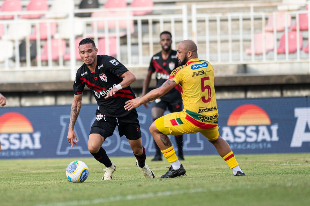 Luiz Fernando no jogo de ida contra o Brusque