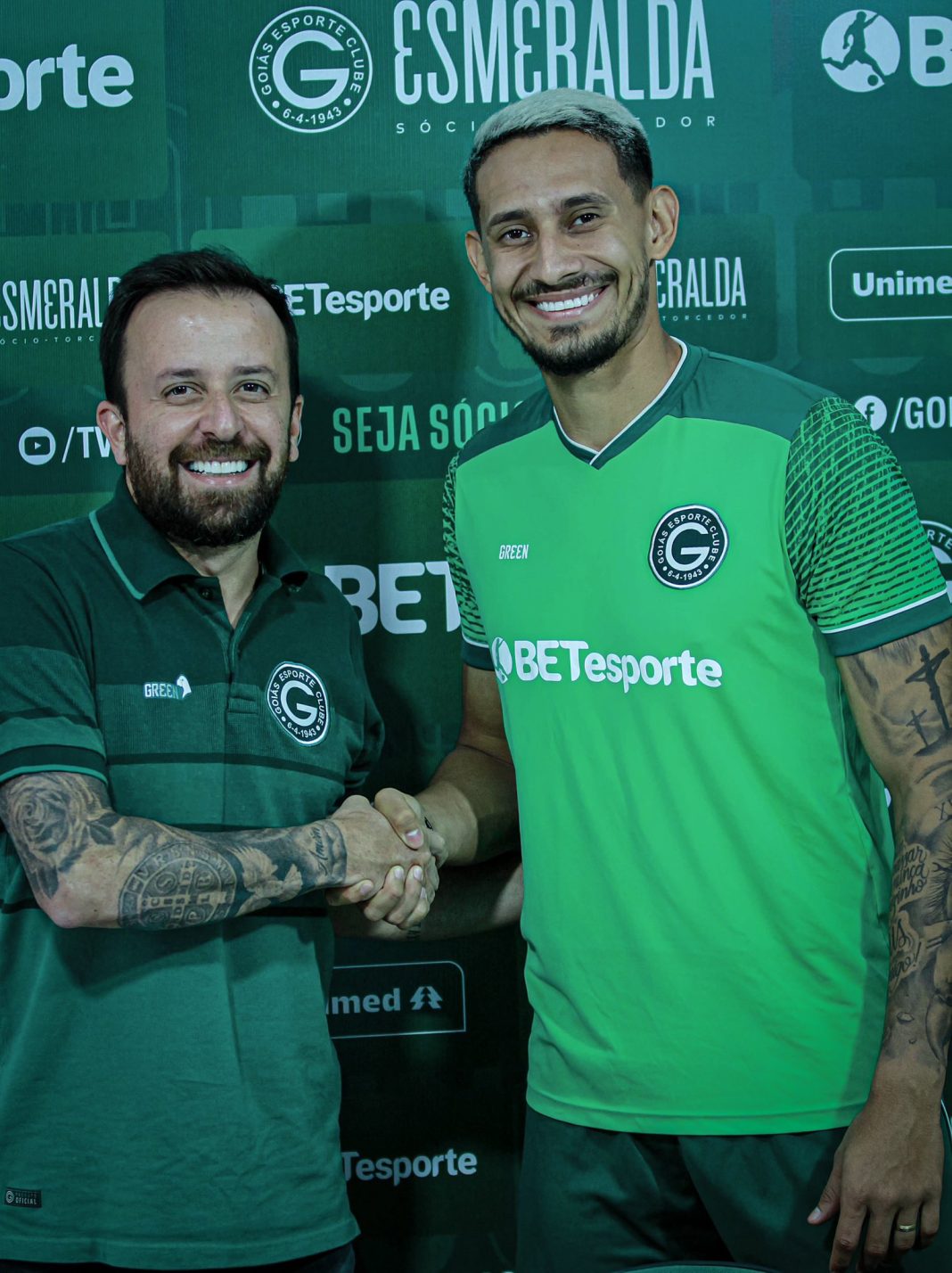 Atacante Breno Herculano renova seu contrato com o Goiás até dezembro de 2025. Jogador anotou 4 gols na temporada com a camisa do Goiás.