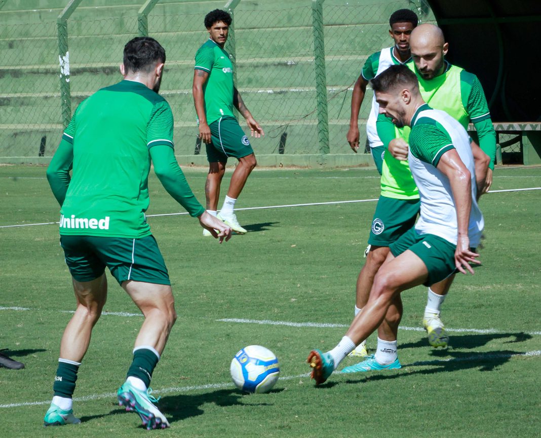 Time viajou no final da tarde de ontem para Santos, com dois dias de antecedência para ter uma melhor preparação para encarar o Santos.