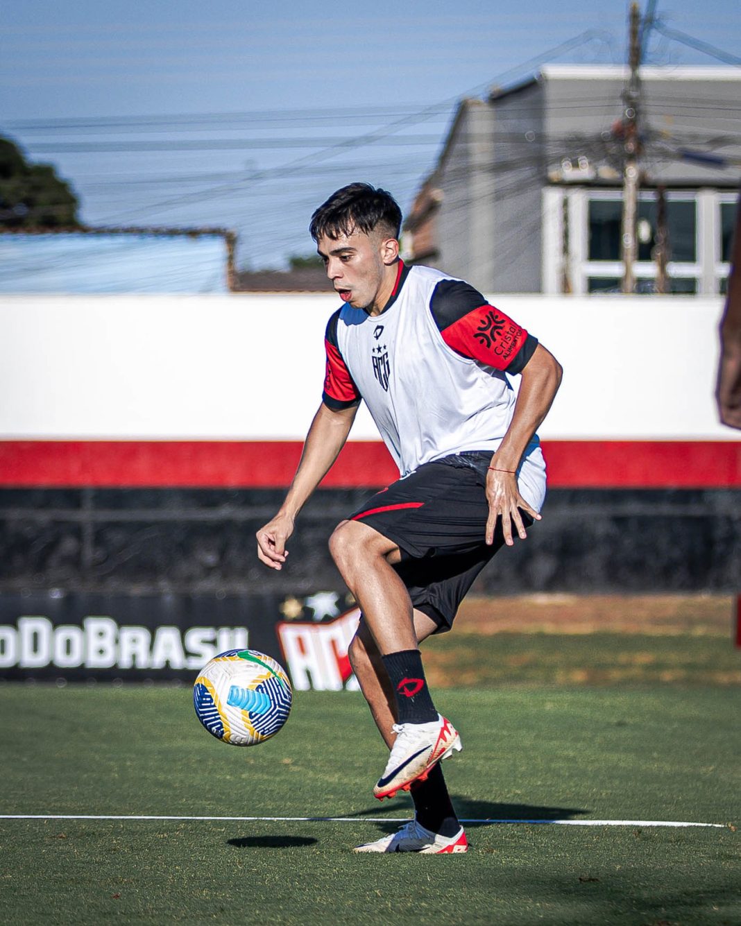 Alejo Cruz treinou no CT do Dragão