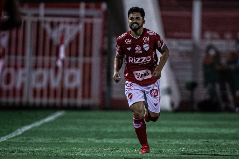 Vila Nova mira contratações na janela de Julho e espera manter o atacante Alesson