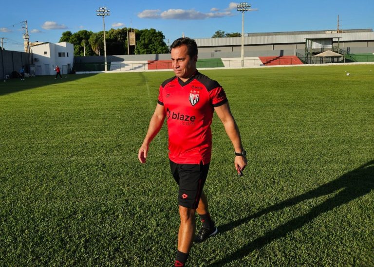 Anderson Gomes comandando treino