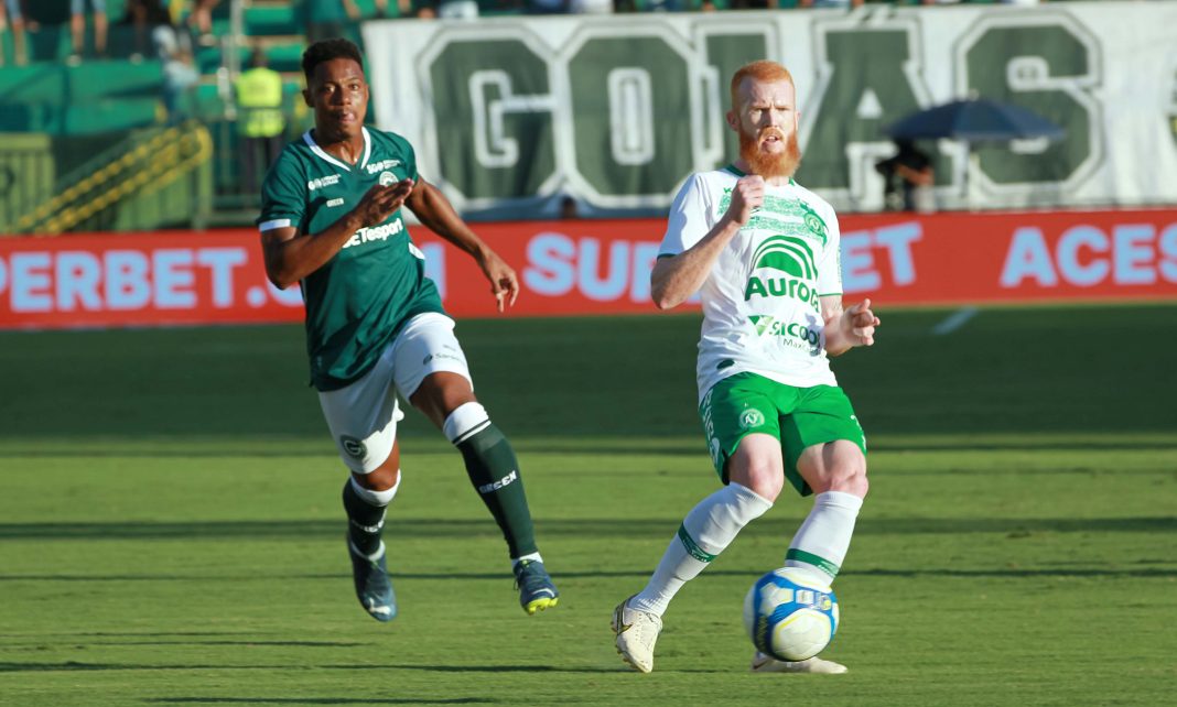 O Goiás foi derrotado pela Chapecoense pela 14ª rodada do Brasileirão Série B. Com dois gols de Mário Sergio, o Goiás perdeu seu primeiro jogo em casa pela Série B.