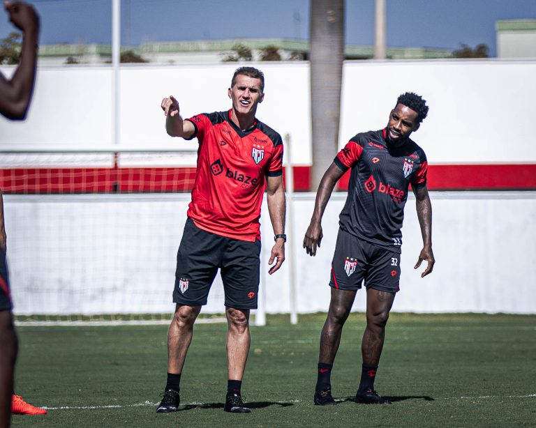 Vagner Mancini ao lado de Guilherme Romão no CT