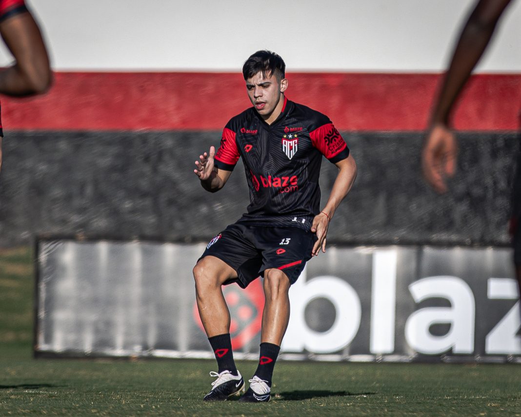 Alejo Cruz treinando no CT do Dragão