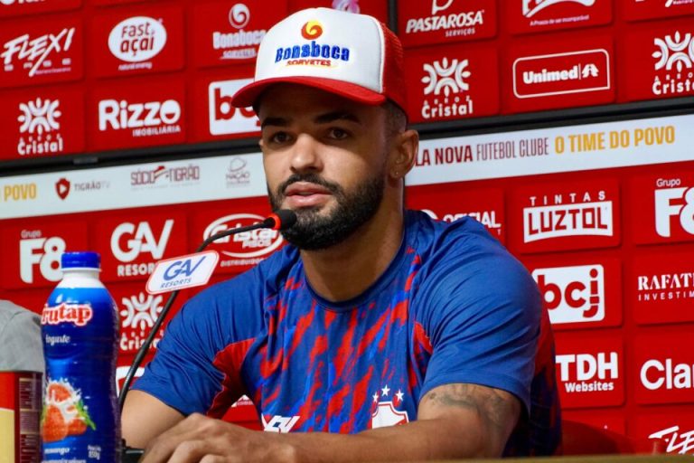 Com uma pubalgia, Éric também vira desfalque e Vila Nova terá que improvisar contra o Amazonas
