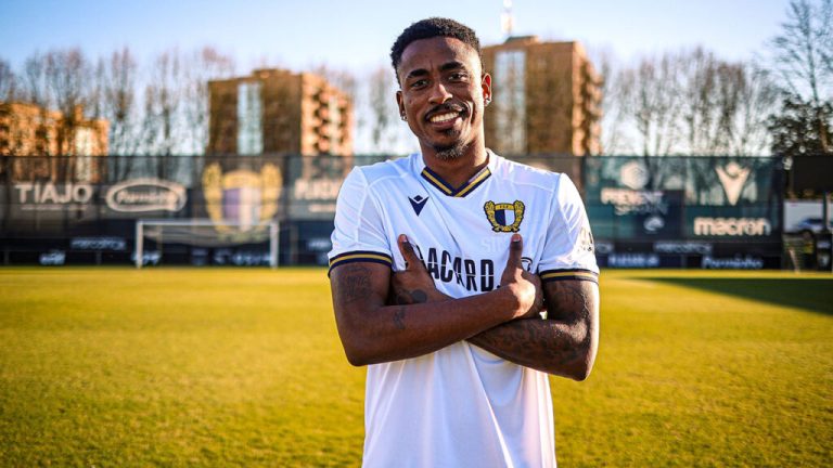 Vila Nova acerta a contratação de atacante com passagens no Atlético-MG e São Paulo