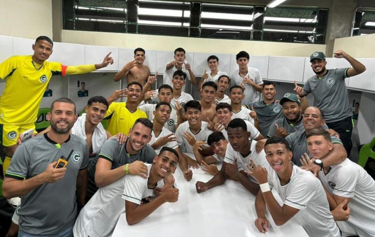 O Goiás conquistou 3 vitórias jogando contra o América (MG) em 1 a semana. Venceu nas categorias, Sub 17, Sub 20 e Profissional.