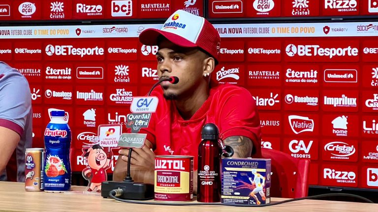 Éverton é apresentado no Vila Nova e destaca suas características para ajudar o time nos próximos jogos