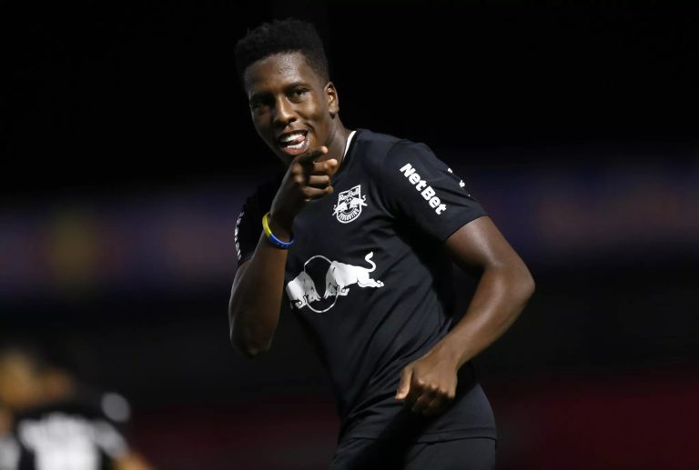 Jan Hurtado comemorando gol pelo RB Bragantino