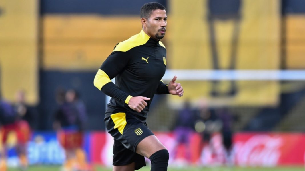 Gonzalo Freitas atuando pelo Peñarol-URU