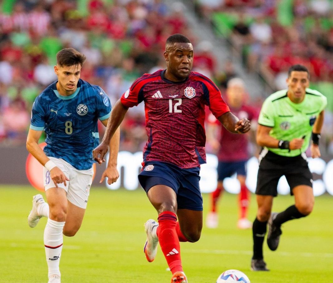 Joel Campbell em ação pela Costa Rica