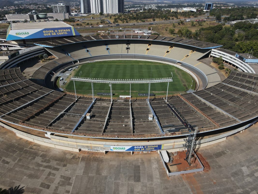 Serra Dourada, estadio