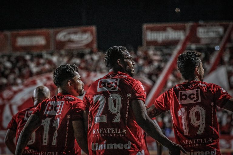 Aposta de Luizinho Lopes funciona e novo ataque do Vila Nova da resposta positiva