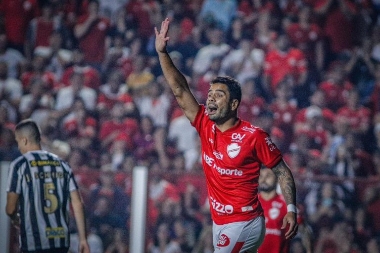 Vila Nova encara o lanterna Guarani com a missão de vitória para voltar ao G-4