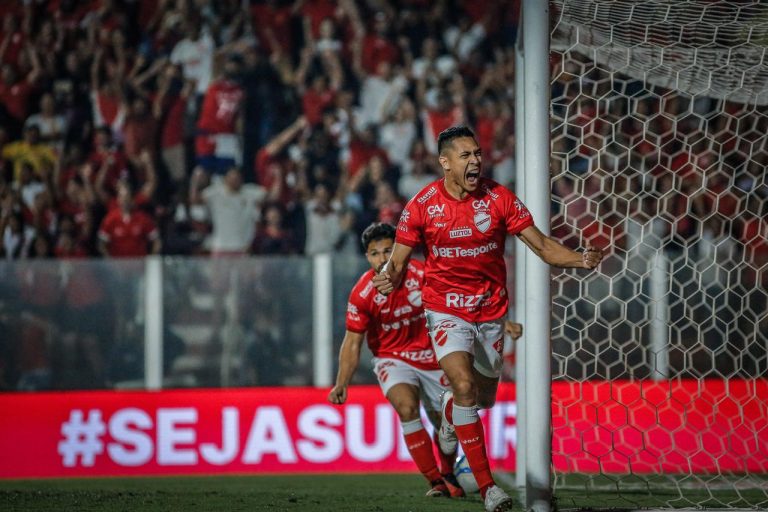 Vila Nova vence mais uma e embala a terceira vitória consecutiva no Campeonato Brasileiro
