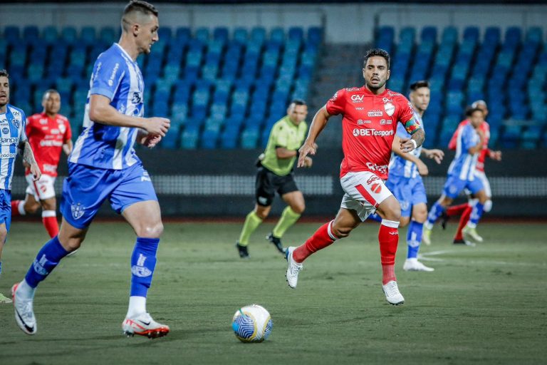 Em clima de revanche, Vila Nova recebe o Paysandu para voltar ao G-4 da Série B