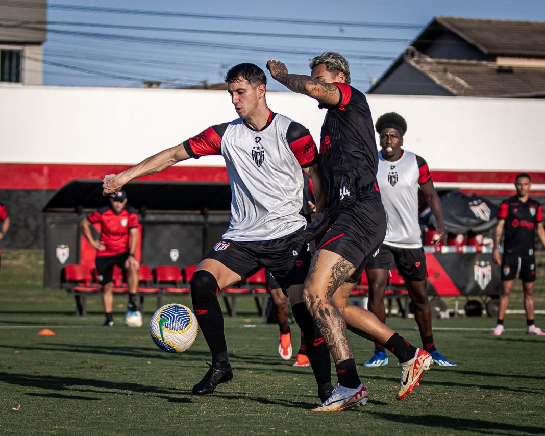 Atlético encerra atividades em Goiânia. O time embarca neste sábado, 10, para São Paulo onde enfrenta o São Paulo pelo Brasileirão.