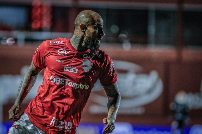 Luizinho Lopes vai mudar o time do Vila Nova para a ”final” contra o Sport, no OBA