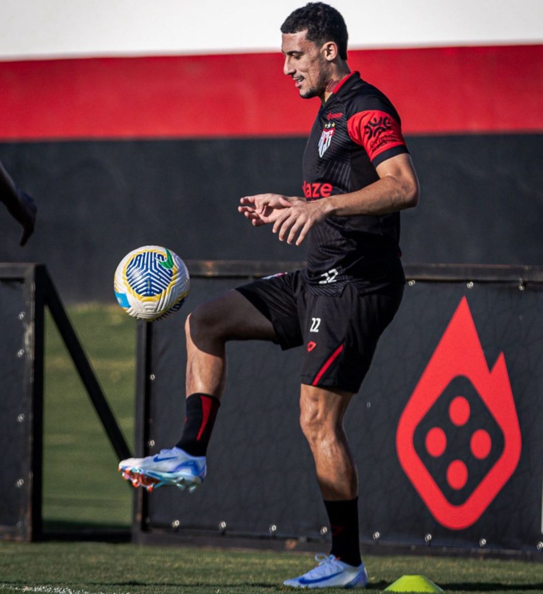 Baralhas pertence ao Inter, e por cláusula contratual esta fora do jogo entre Atlético x Internacional.