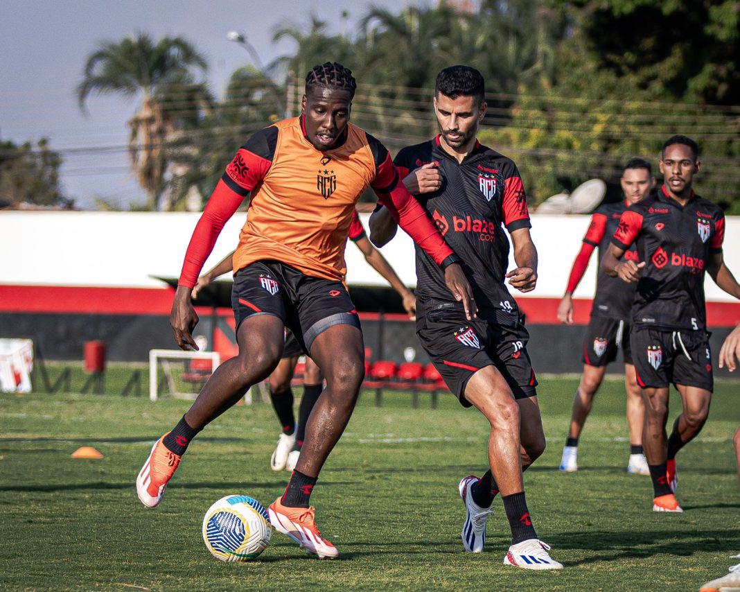 O meia Jorginho deve fazer sua reestreia com a camisa do Atlético na partida contra o Internacional.