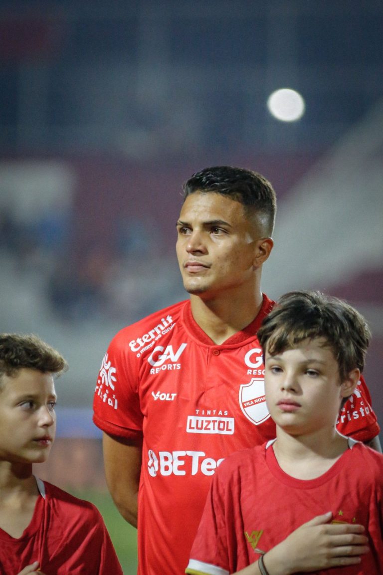 Em duelo contra o Ceará, Luizinho Lopes muda o Vila Nova e pode trazer surpresa no esquema tático