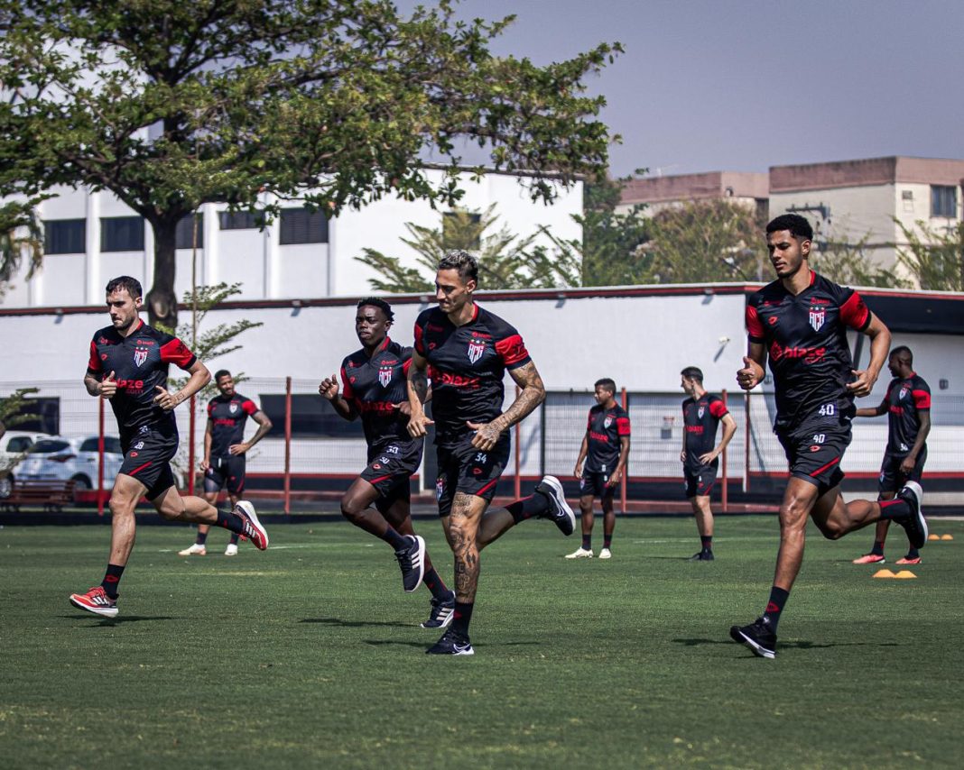 Atlético segue em rítimo acelerado preparação para enfrentar o Vitória.